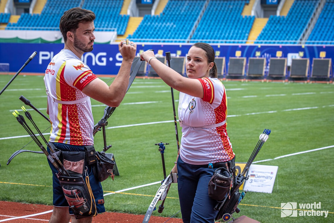 Elia Canales and Andres Temino make recurve mixed team gold medal in Shanghai.