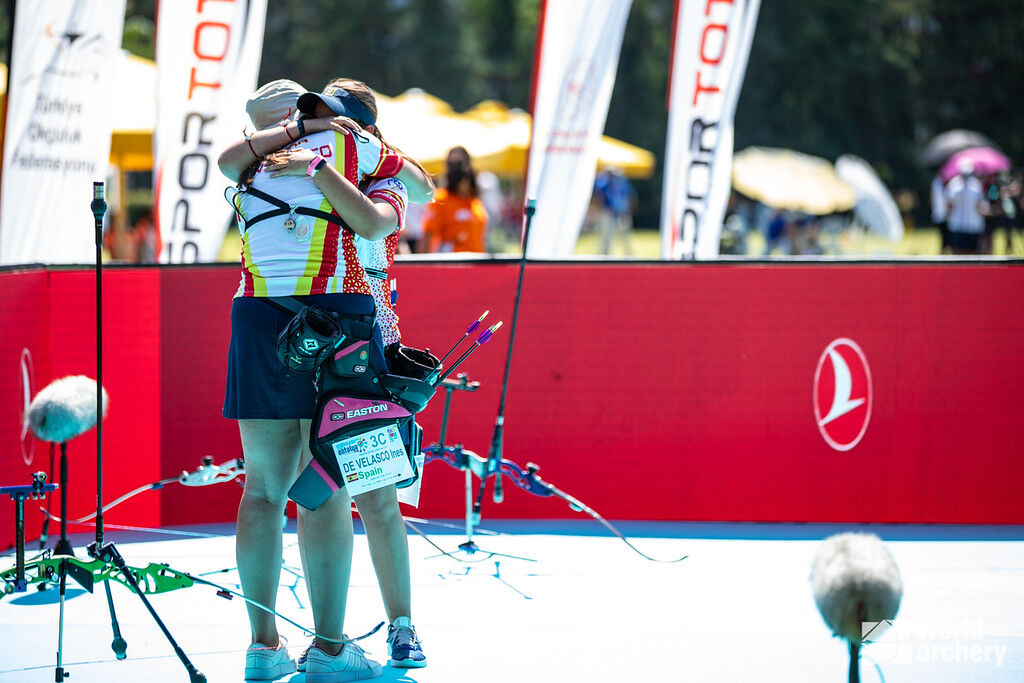 Elia Canales and Ines de Velasco embrace after their match at the Antalya 2021 European Championships.