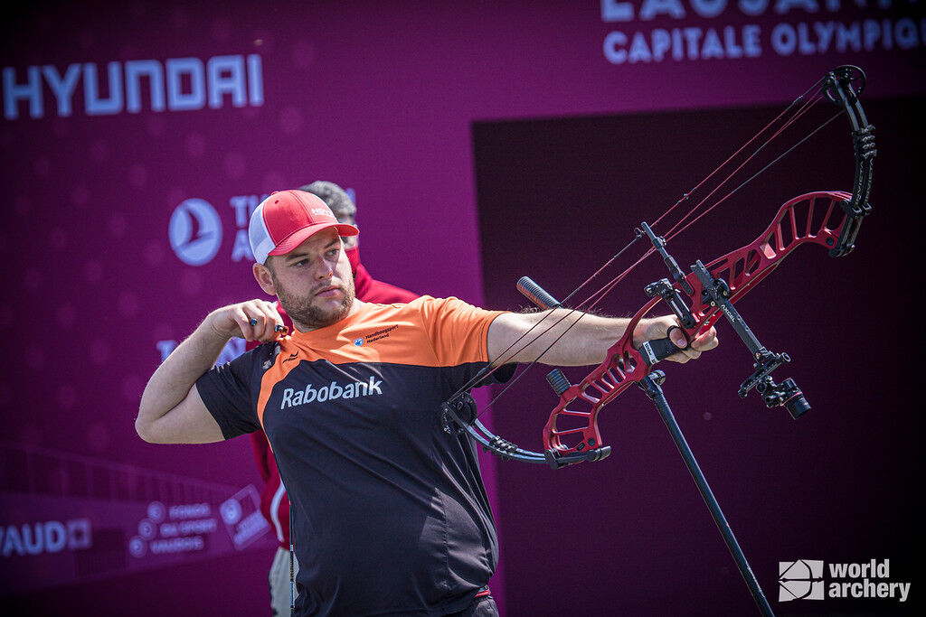 Mike Schloesser shoots at the second stage of the 2021 Hyundai Archery World Cup in Lausanne.