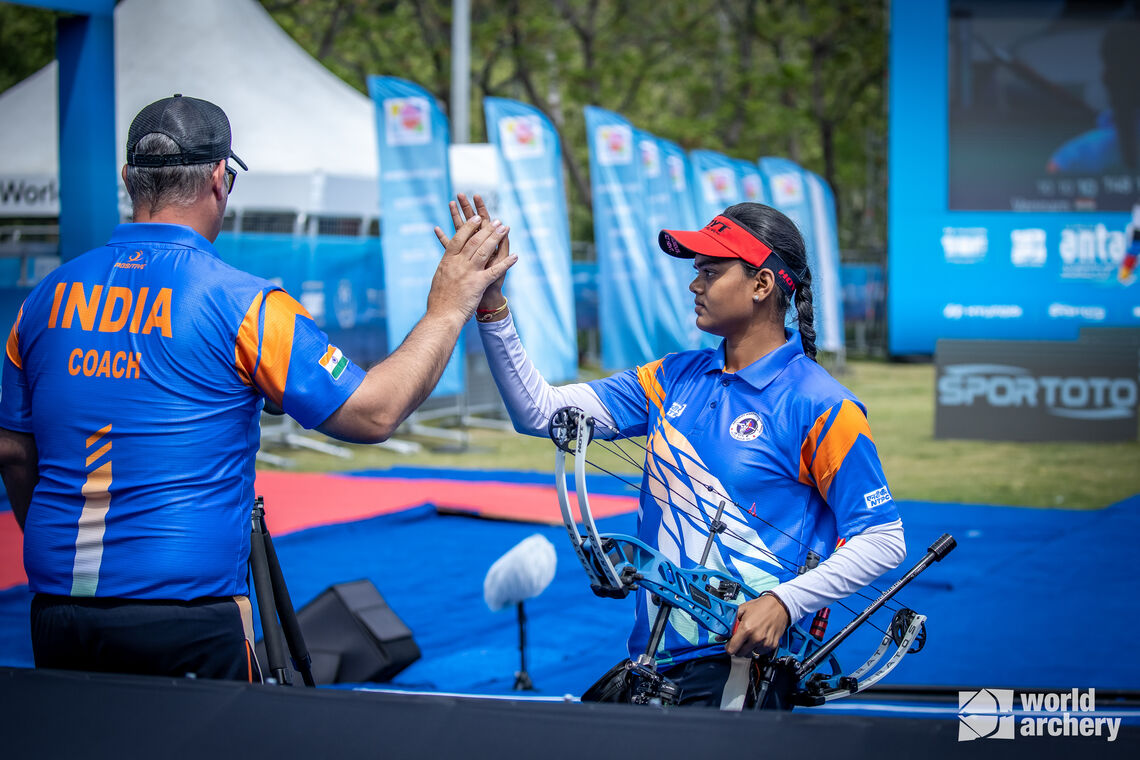 Jyothi Surekha Vennam and coach giving high fiving.