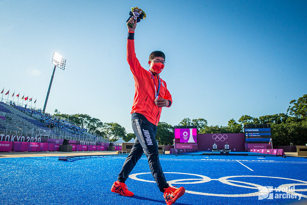 Takaharu acknowledges the home crowd at the Tokyo 2020 Olympic Games. 