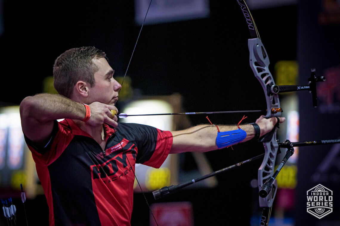 Steve Wijler shoots during qualification at the Sud de France – Nimes Archery Tournament in 2021.