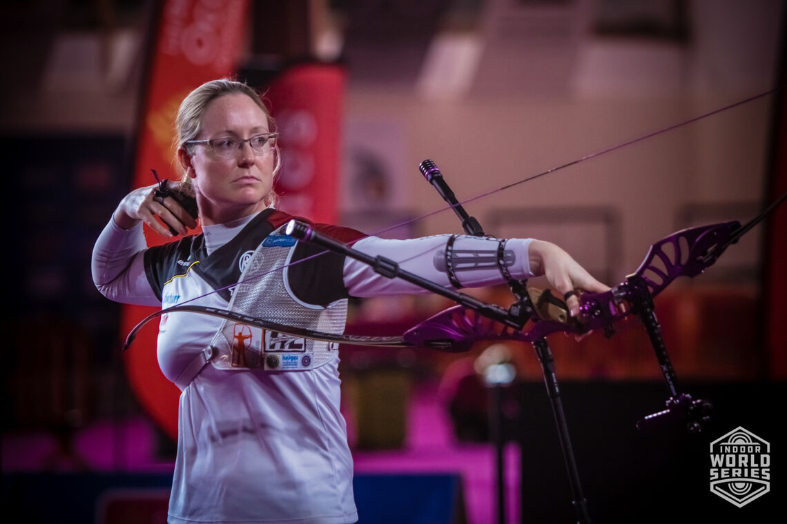Lisa Unruh shoots during the finals at the Sud de France – Nimes Archery Tournament in 2021.