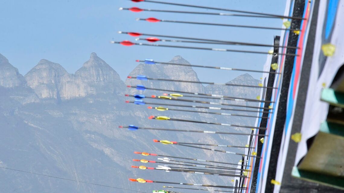 Arrows in targets against a mountain backdrop during the Pan American Championships in 2021.