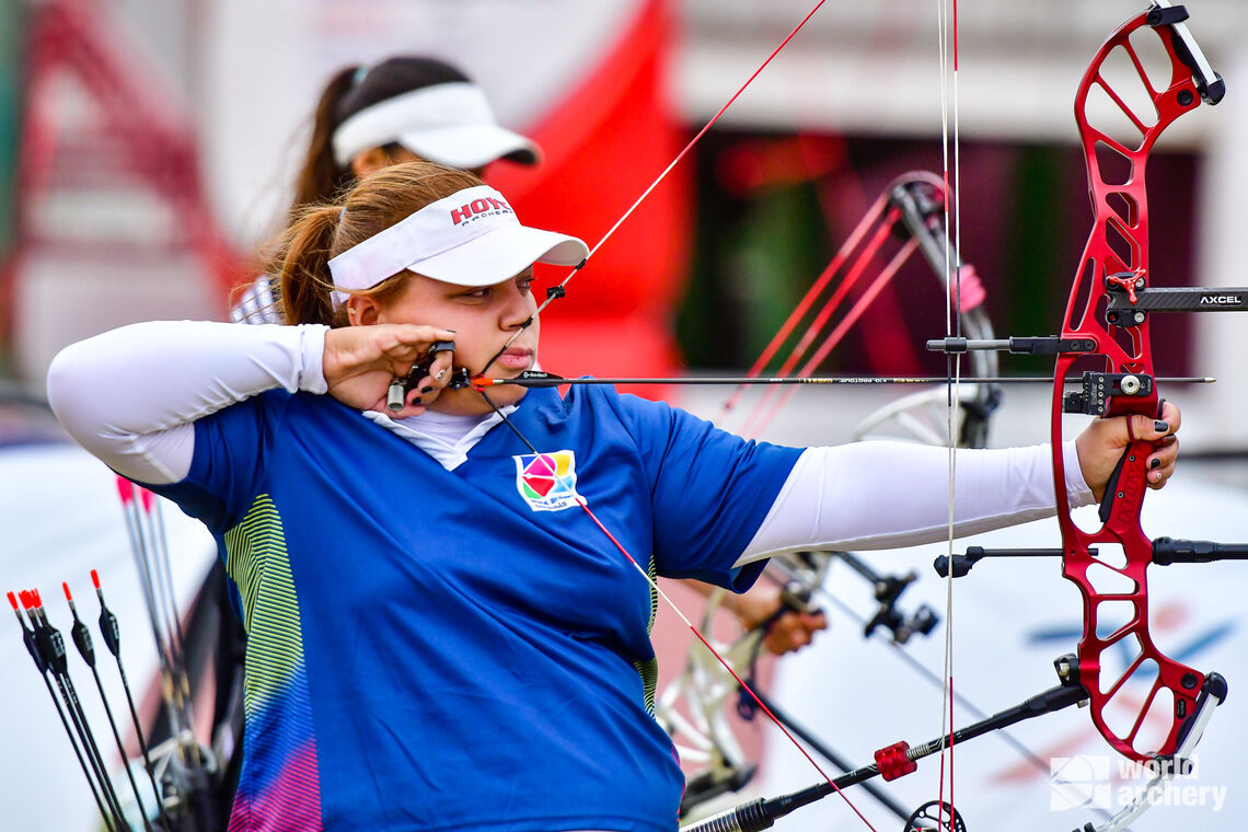 Alejandra Usquiano shoots during finals at the Pan American Championships in 2021.