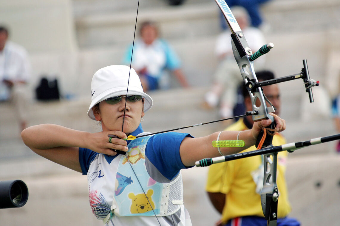 Park Sung-Hyun shoots at the Olympic Games in 2004.