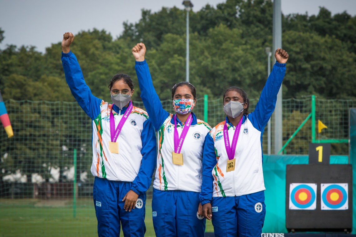 Under'18 compound women's team of India.