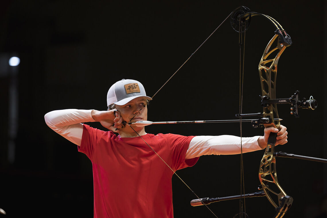 Mathias Fullerton on his way to U21 gold at the 2022 Indoor Archery European Championship final