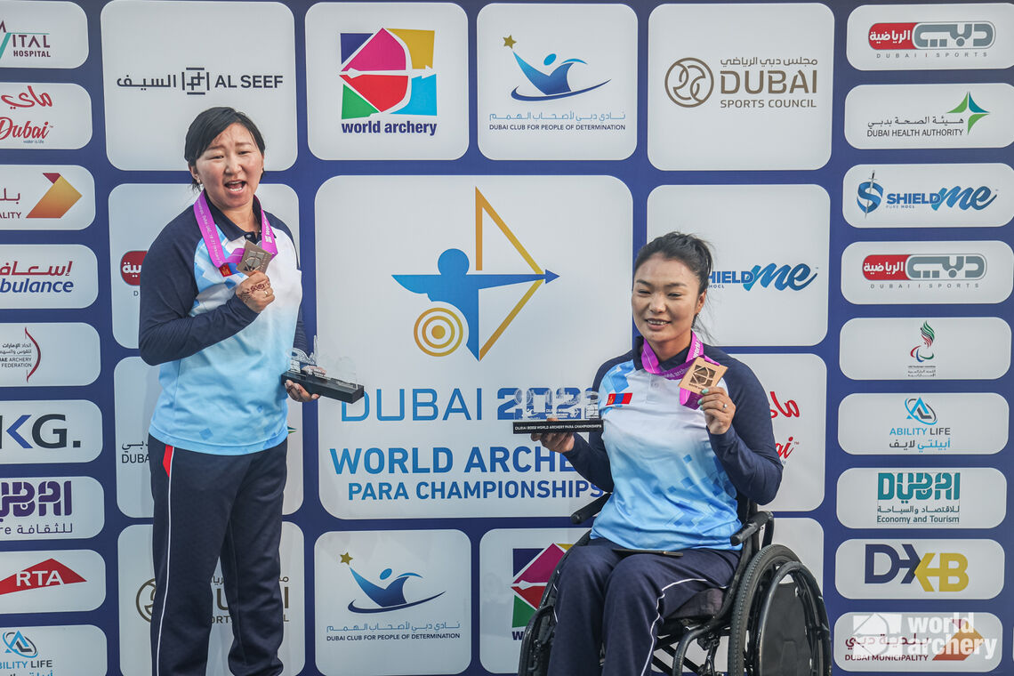 Mongolia's Baatar Javkhlantugs and Demberel Selengee receive their bronze medals at Dubai 2022