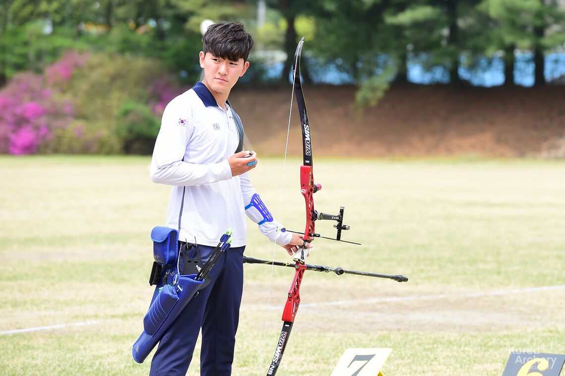 Kim Je Deok, who is still in high school, is on the team for a second consecutive year.