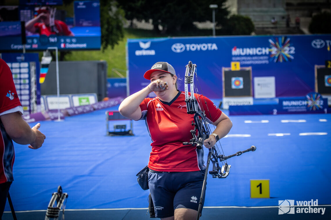 Isabelle Carpenter realising she has won the compound women's individual title at Munich 2022