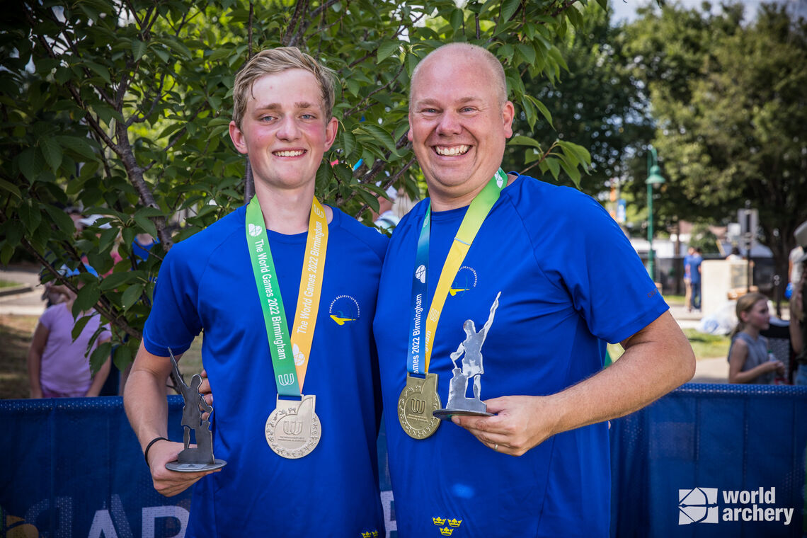 Sweden's Jonsson and Pettersson celebrate at Birmingham 2022