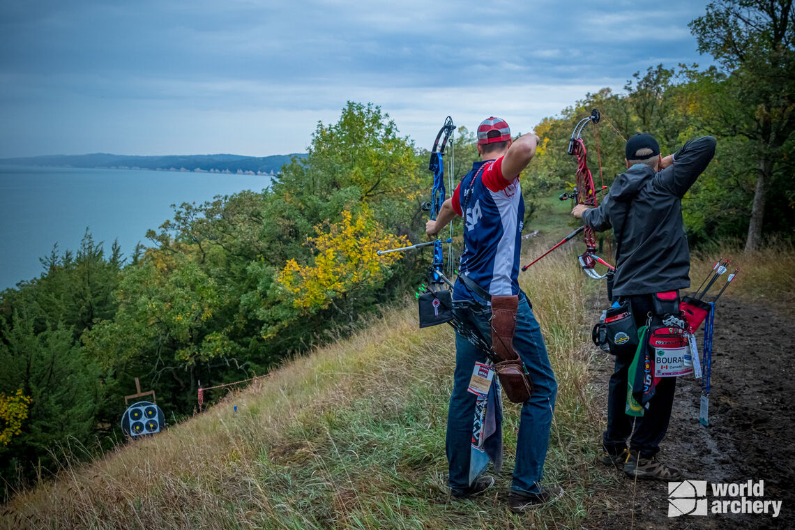 The qualification courses have been set on hilly terrain by the Lewis and Clark Lake.