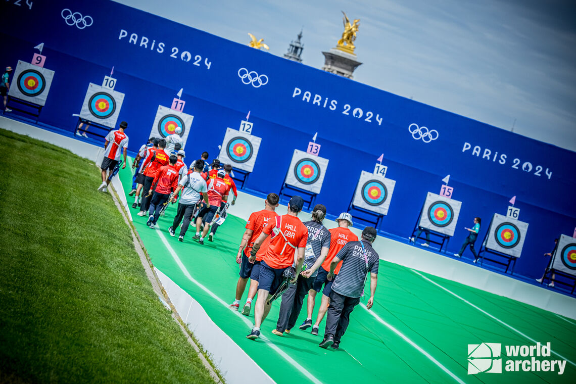 The field at Invalides is raised, with ramps to the target and back.