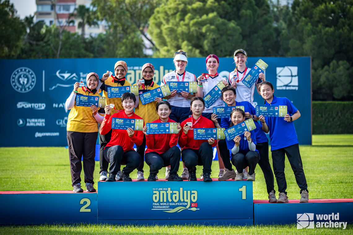 Players on the podium with Olympic tickets.