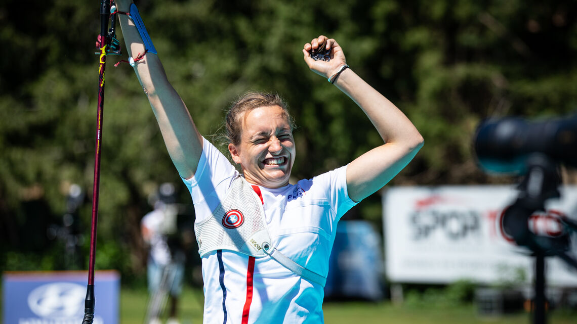 Lisa Barbelin celebrates winning the European title in 2021.