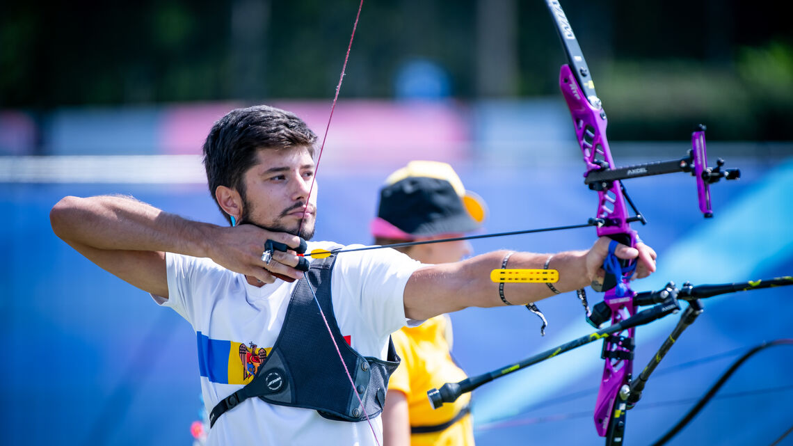 Dan Olaru shooting at the Krakow 2023 European Games.