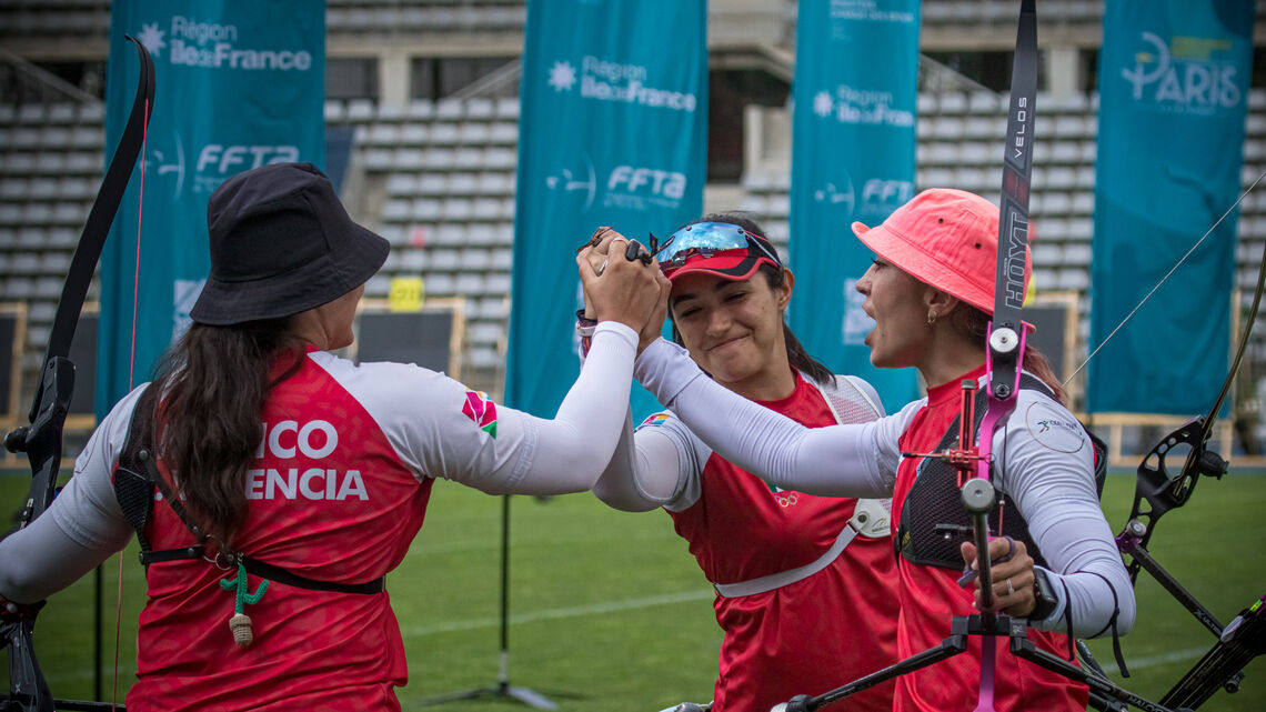 Mexico’s recurve women celebrate winning an Olympic quota for Tokyo 2020.