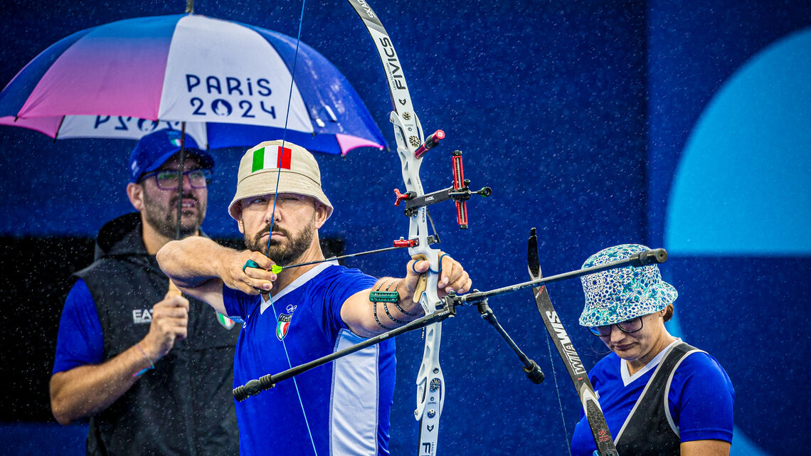 Mauro Nespoli shooting under the rain in Paris 2024.