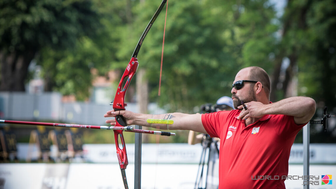 An aiming sport for blind people? Vanhollebeke’s curiosity in archery