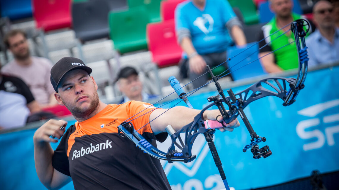 Mike Schloesser shoots during the fourth stage of the Hyundai Archery World Cup in 2019.
