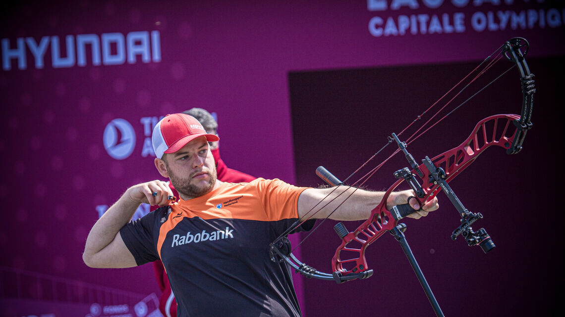 Mike Schloesser shoots at the second stage of the Hyundai Archery World Cup in 2021.