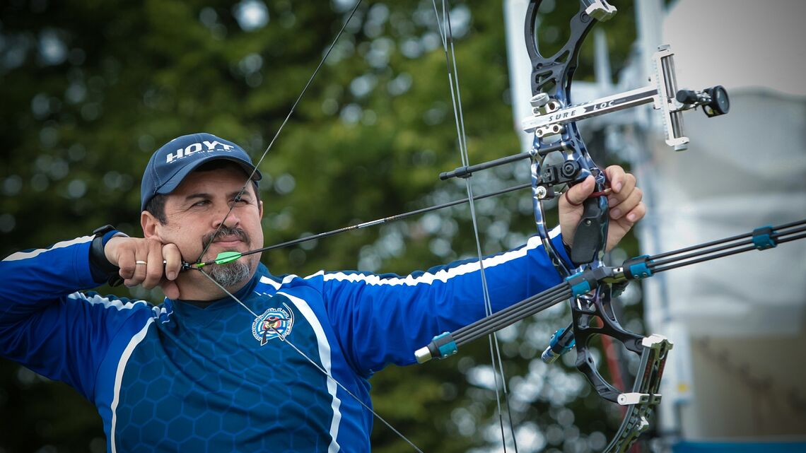 Compound bow clearance and arrow