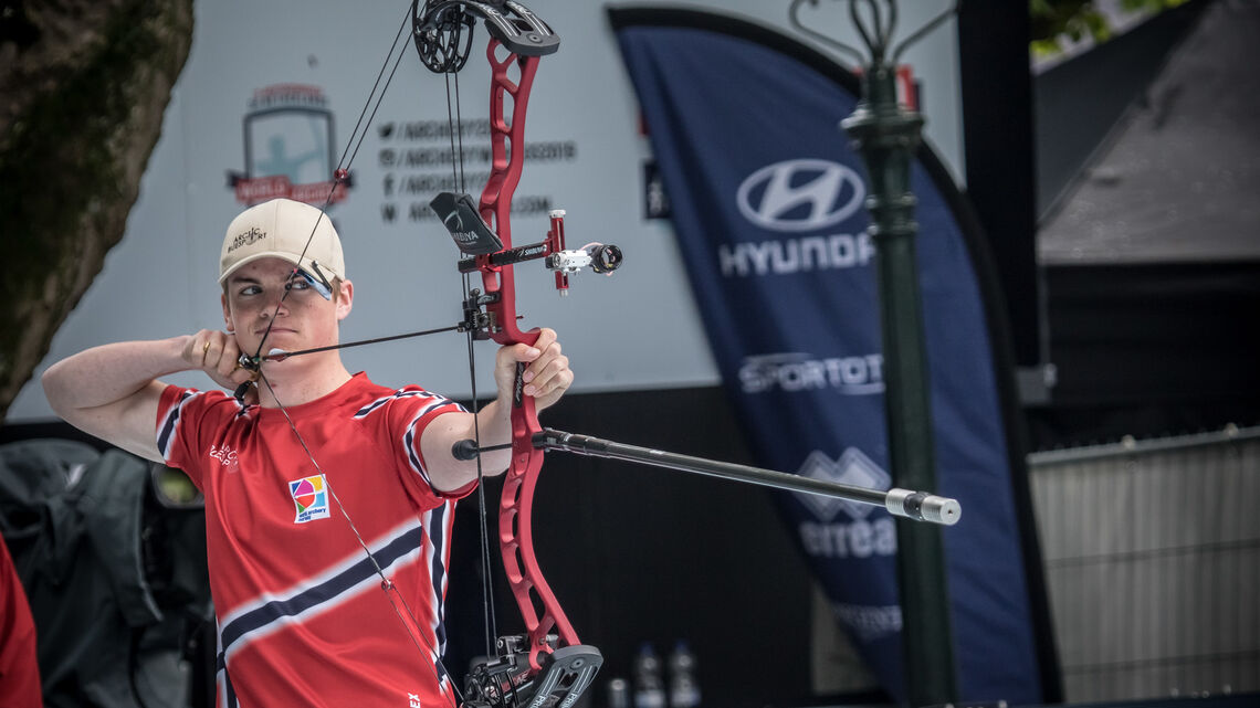 Anders Faugstad shoots during the final at the Hyundai Archery World Cup in 2019.