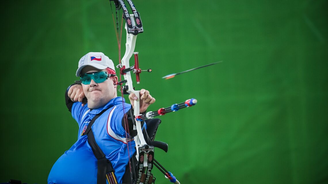 David Drahoninsky shoots at the Rio 2016 Paralympic Games.