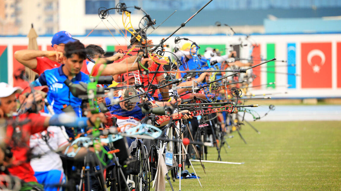 Archers on the line during qualification at the Fazza tournament in 2021.