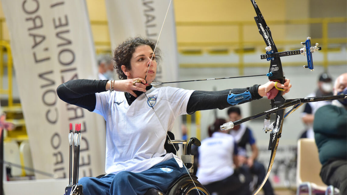 Elisabetta Mijno shoots during the Italian indoor para championships in 2021. (CORSINI/FITARCO)