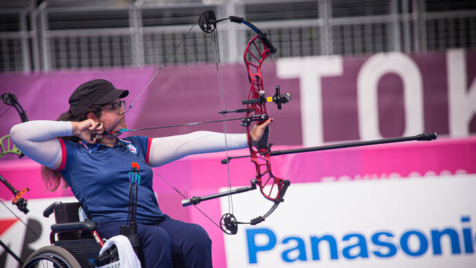 Mariana Zuniga shoots during the Tokyo 2020 Paralympic Games.