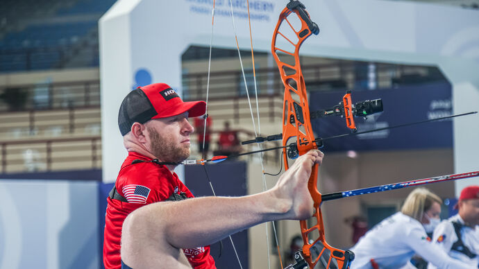 Matt Stutzman shoots at the Dubai 2022 World Archery Para Championships.