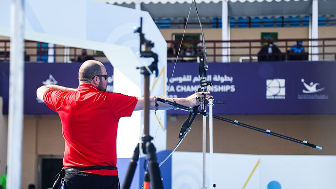 Ruben Vanhollebeke shoots at the world para championships.