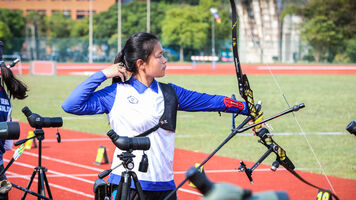 Lin Tsai-Chi prevents Indian sweep during Taoyuan qualifying.