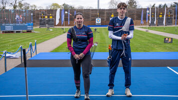 Amélie Cordeau and Baptiste Addis training mixed team matches at INSEP.